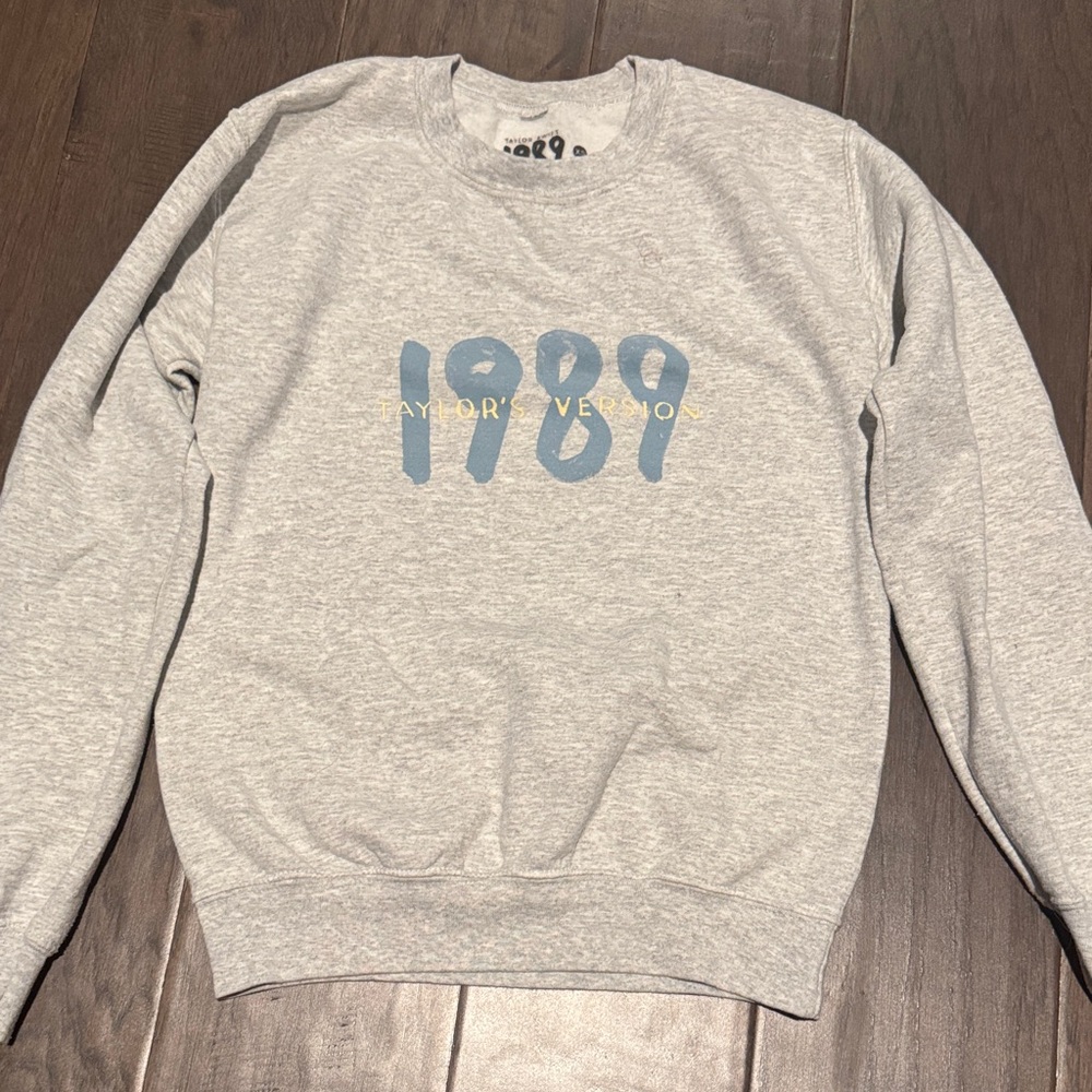 Taylor’s Version Gray 1989 Graphic crew